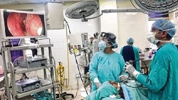 A woman underwent surgery in Indore and a 15 kg tumor was removed from her stomach A woman underwent surgery in Indore and a 15 kg tumor was removed from her stomach