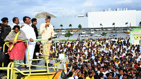 Protest against the TDP Chief chandrababus road show in Chittoor