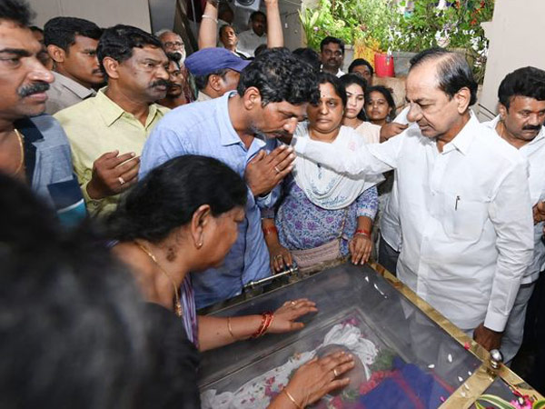 CM KCR tribute peoples poet Gaddar CM KCR tribute peoples poet Gaddar