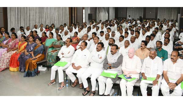 CM Jagan field visit in the Godavari region to inspect the flood-hit areas, likely meet with party leaders