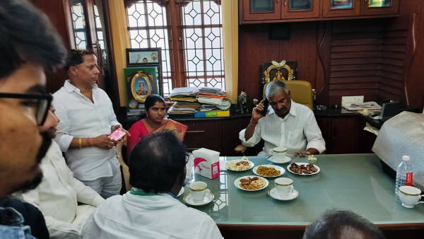 Minister Peddireddy Ramachandra Reddy visits Hindupur.