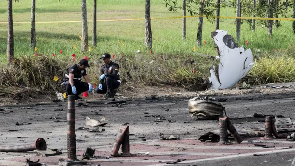 Malaysia plane crashes onto expressway: 10 dead