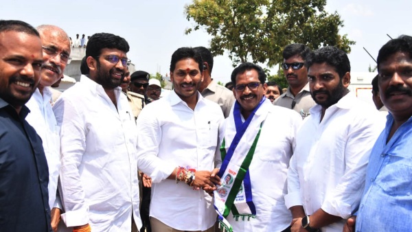 Senior Jana Sena leader Rayapureddy Prasad joins YSRCP