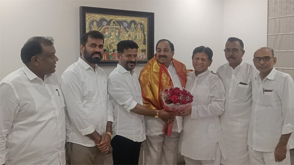 Revanth reddy meets Thummala Nageswara rao to invite him to congress party Revanth reddy meets Thummala Nageswara rao to invite him to congress party