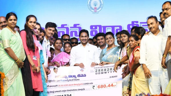 Minister Roja targets Pawan Kalyan and Lokesh with Rajinikanth dialogue from jailer movie, video goes viral