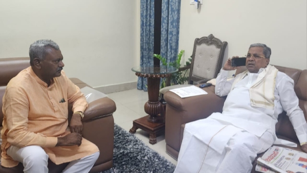 Senior BJP MLA ST Somasekhar held talks with Karnataka CM Siddaramaiah alone in Bengaluru. 