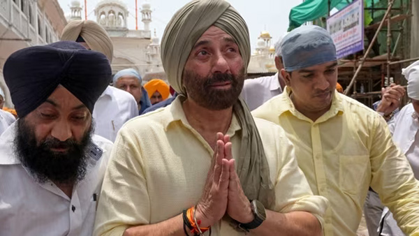 Gadar 2: Sunny Deols Juhu residence has been put up for auction by the Bank of Baroda