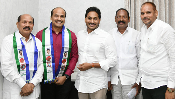 Former TDP MLA tale Bhadrayya joins YSRCP