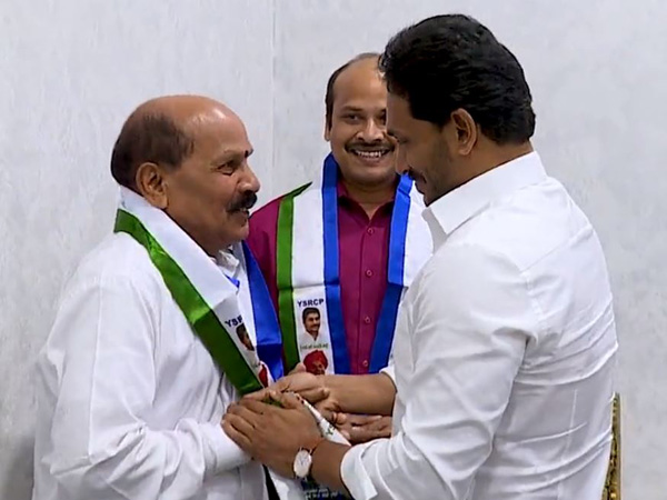 Former TDP MLA tale Bhadrayya joins YSRCP