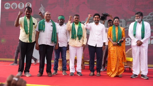 Suspended YSRCPs MLA Vundavalli Sridevi have participates in Nara Lokeshs Padayatra Suspended YSRCPs MLA Vundavalli Sridevi have participates in Nara Lokeshs Padayatra