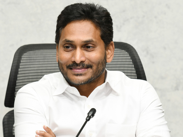 ys jagan key suggestions to education officials over education reforms