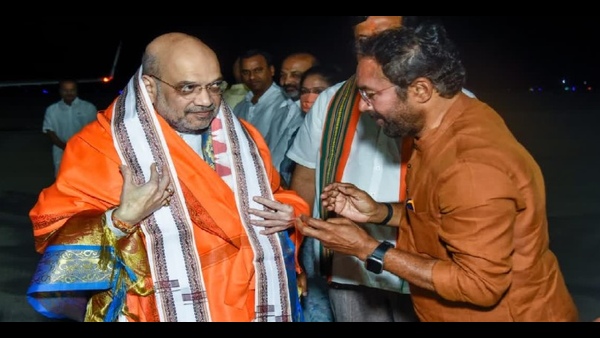 Amit Shah reaches hyderabad: meets with PV Sindhu