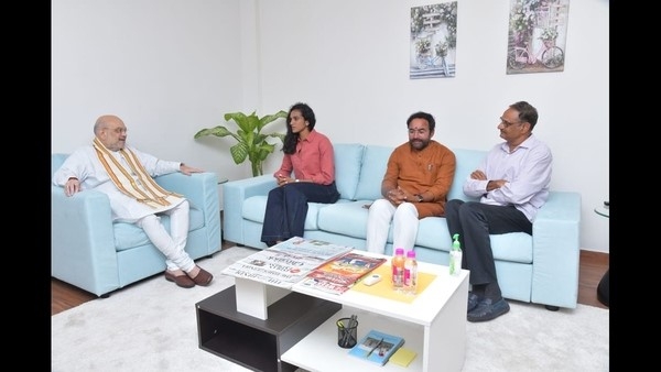 Amit Shah reaches hyderabad: meets with PV Sindhu