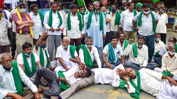 Patients who came to Andhra Pradesh with Bengaluru Bandh faced various difficulties in Majestic Patients who came to Andhra Pradesh with Bengaluru Bandh faced various difficulties in Majestic