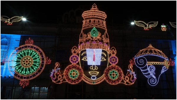 Sri Malayappa Swamy mesmerised the devotees in His Mohini Avatar in Tirumala