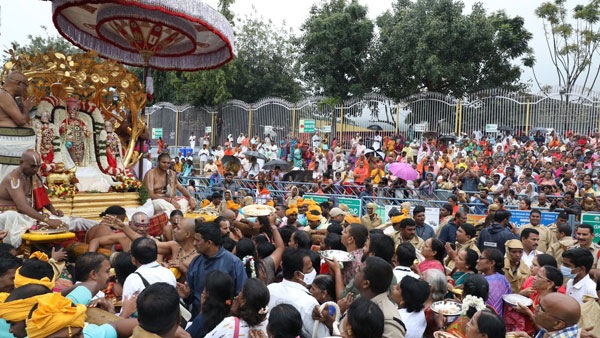 EO Dharma Reddy says Arrangements for devotees satisfactory Srivari Darshan on Garuda seva day, September 22 