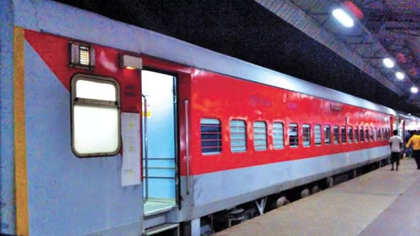 Smoke billowed from Janmabhoomi Express at Tadepalligudem in AP Smoke billowed from Janmabhoomi Express at Tadepalligudem in AP