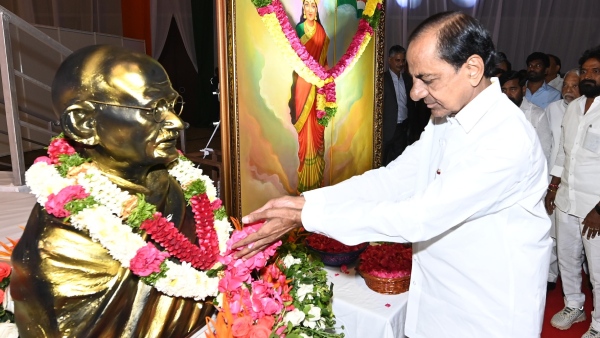 Telangana cm kcr speech in closing ceremony of swathantra bharatha vajrotsavalu at hicc, Hyderabad