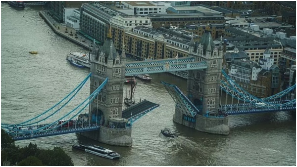 London Tower Bridge Gets Stuck In Raised Position: Major Traffic Jams