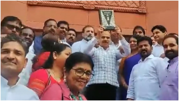 Watch: Members of move from the Old Parliament building to the New Building Watch: Members of move from the Old Parliament building to the New Building