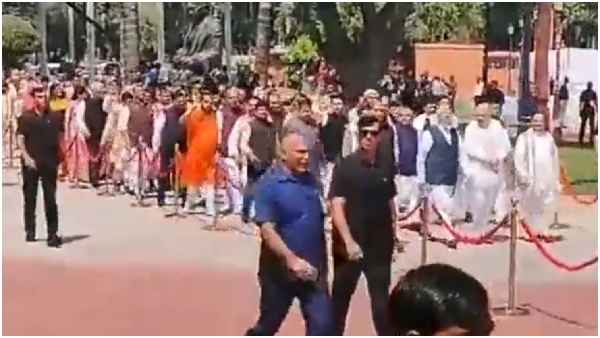 Watch: Members of move from the Old Parliament building to the New Building Watch: Members of move from the Old Parliament building to the New Building