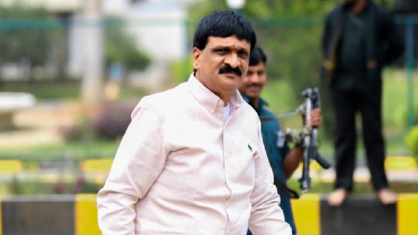 mynampally hanumnatha rao and thummala nageswara rao, yennam srinivas reddy likely to join congress on sept 17th