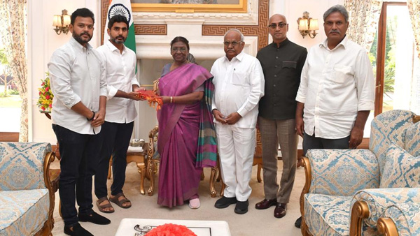 For Chandrababu.. Nara Lokesh met President Draupadi Murmu!! For Chandrababu.. Nara Lokesh met President Draupadi Murmu!!