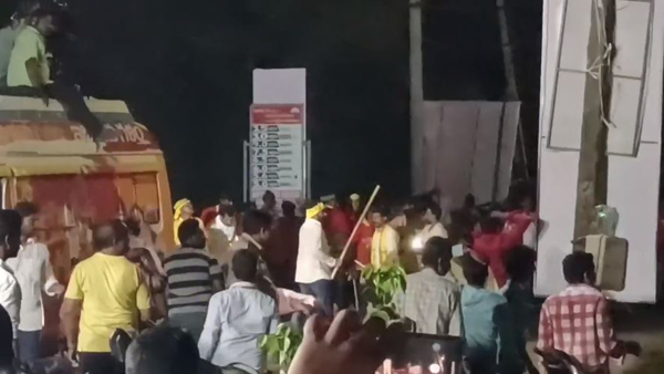 Clashes break out in Nara Lokeshs Padayatra in Bhimavaram