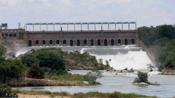 Former CM Kumaraswamy fires on Siddaramaiah for arresting farmers on strike in Bengaluru