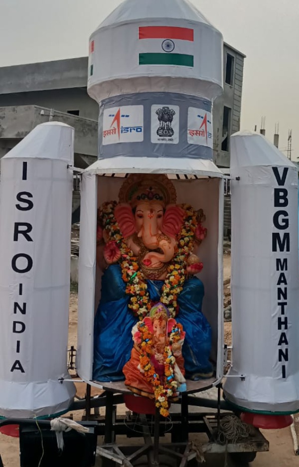 Immersion of idols of lord ganesh was held in manthani of peddapalli in grand manner