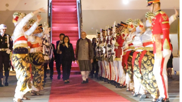  PM Modi Arrives In Indonesia To Attend ASEAN-India, East Asia Summits, indian diaspora welcomes him