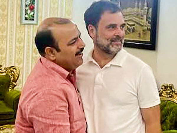 rahul gandhi visits insulted bsp mp danish ali in his residence, express solidarity