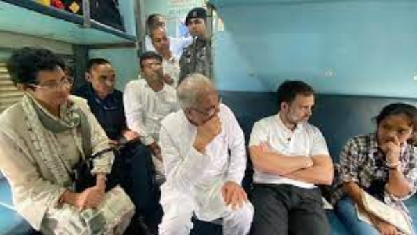 Rahul Gandhi travelled from Bilaspur to Raipur on a train 
