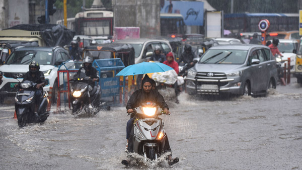 Heavy Rain lashes in Hyderabad city today afternoon