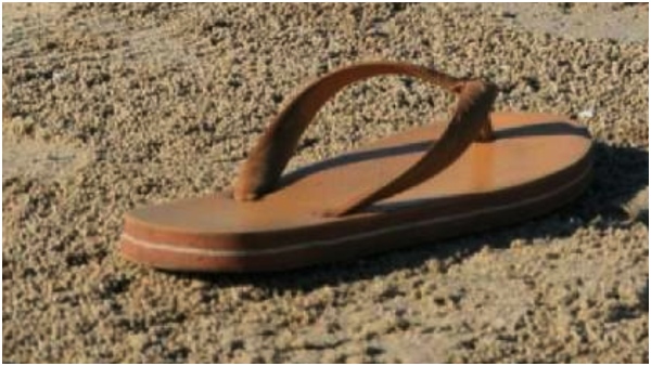 The girls attacked the young man who was calling and torturing the college girls with sandals and shoes.