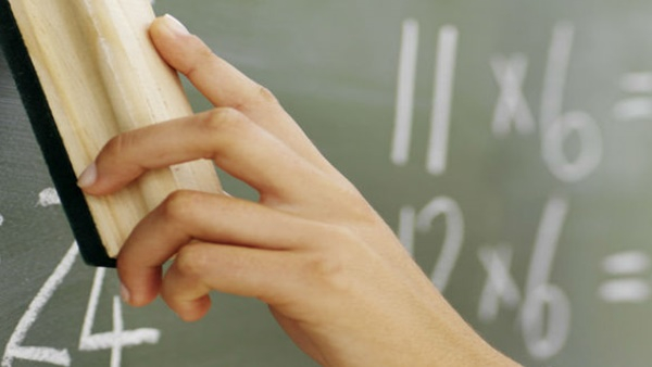  The teacher told the students who were fighting in the school to go to Pakistan