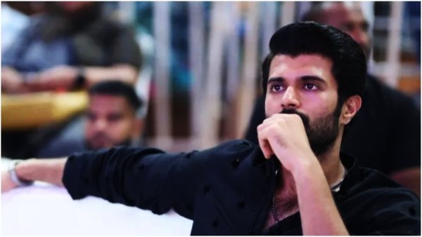 vijay devarakonda father govardhana rao slams abhishek pictures