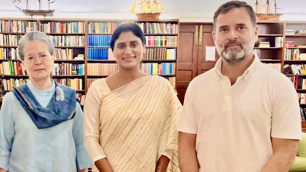 YS Sharmila to meet Sonia and Rahul today, likely to announce officially on YSRTP Merge with Congress