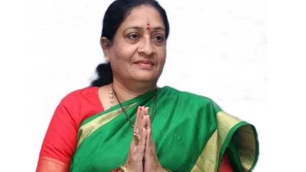 Akula Lalitha resigns to TRS: Huzurnagar municipal chairperson archana joins congress Akula Lalitha resigns to TRS: Huzurnagar municipal chairperson archana joins congress