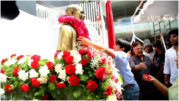 Alluramalingaiahs statue unveiled by Allu Arjuns son..