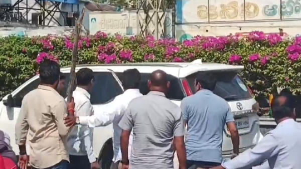 Ambati Rambabu car was attacked by the Telangana TDP workers in Khammam