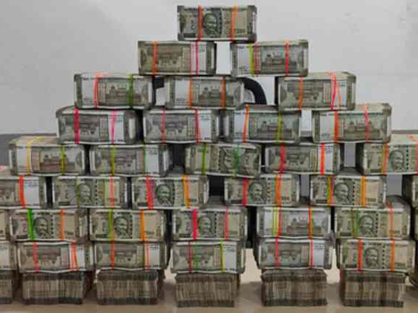 telangana police conduct extensive checking: Rs 130 crore gold and cash seized till now