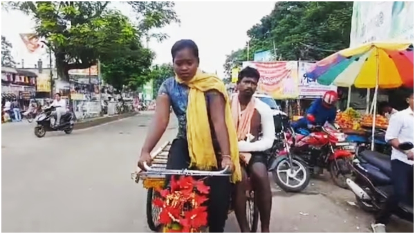 A fourteen-year-old girl rode a rickshaw for 35 kilometers for her father.