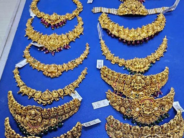 17 kgs gold and silver seized in Hyderabad: 2.9 crore cash also 17 kgs gold and silver seized in Hyderabad: 2.9 crore cash also