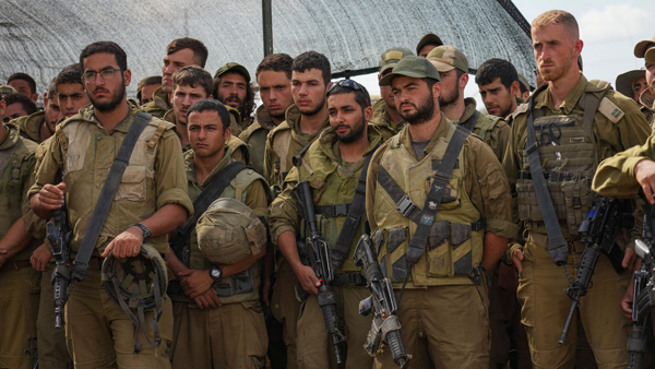  IDF troops are awaiting permission from the top authorities to enter Gaza