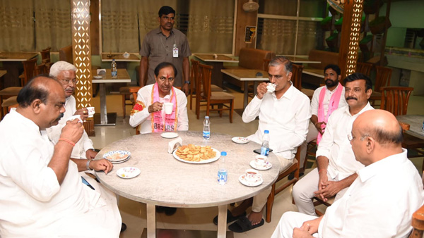 CM KCR praises minister Harish rao in siddipet brs public meeting
