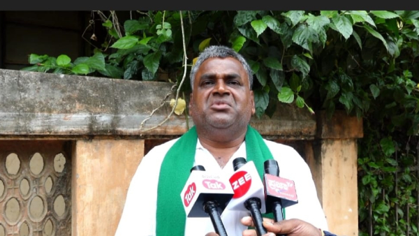 Bellary Zone IGP suspends sub-inspector who tortured farmer by kicking him with boot leg.