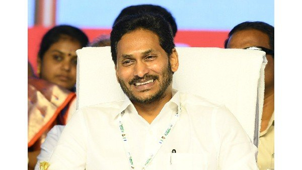 YS Jagan all set to shift Visakhapatnam from Dussehra