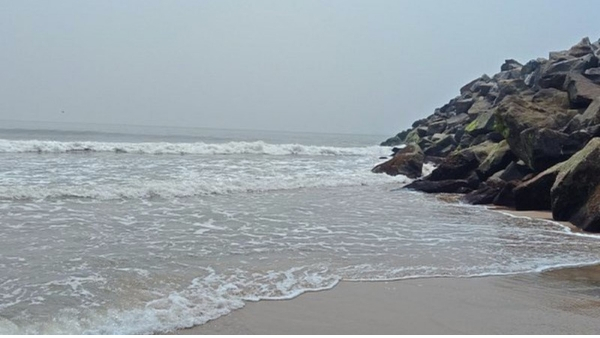 Cyclon Hamoon intensified into a Severe cyclonic storm over Northwest Bay of Bengal