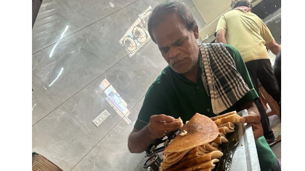 YSRCPs MP Parimal Nathwani enjoyed South Indian food at the Mysuru